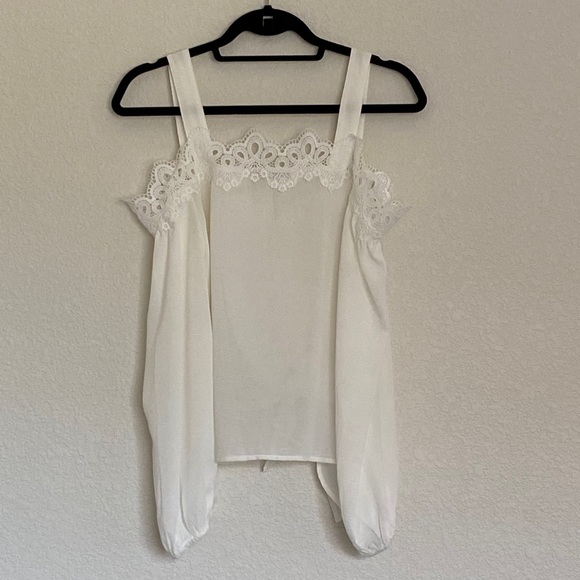 NWOT Off the shoulder blouse - Picture 5 of 7